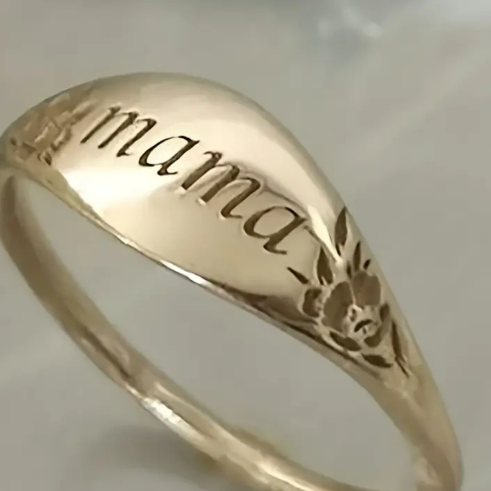 Dainty Mama Ring Size 7